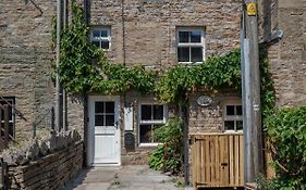 Chapel Cottage With Log Burner
